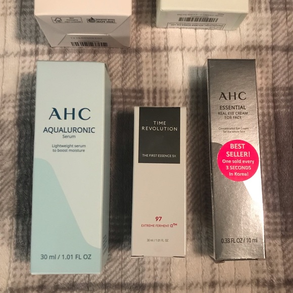 #kbeauty 25 Korean skincare items for discount price!! See description ❤️ - Picture 8 of 17